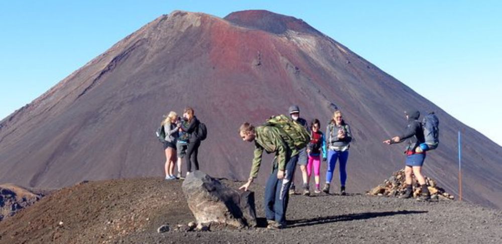 tongariro national park hiking trail