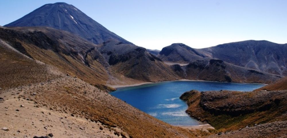 tongariro national park volcano lake